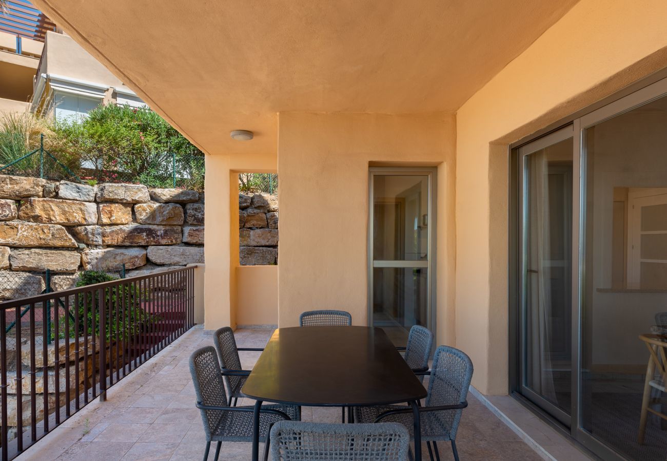 Apartment in Benahavís - Bright 3-Bedroom with Sunset Views