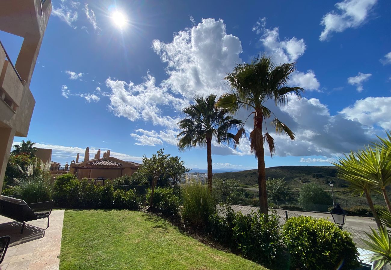 Apartment in Benahavís - Bright 3-Bedroom with Sunset Views