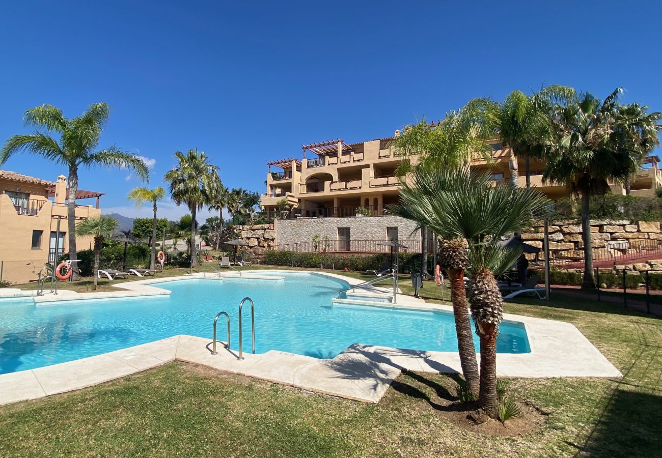 Apartment in Benahavís - Bright 3-Bedroom with Sunset Views