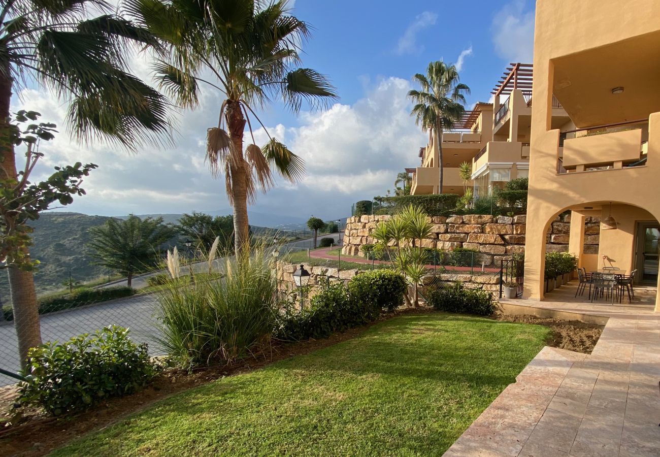 Apartment in Benahavís - Bright 3-Bedroom with Sunset Views