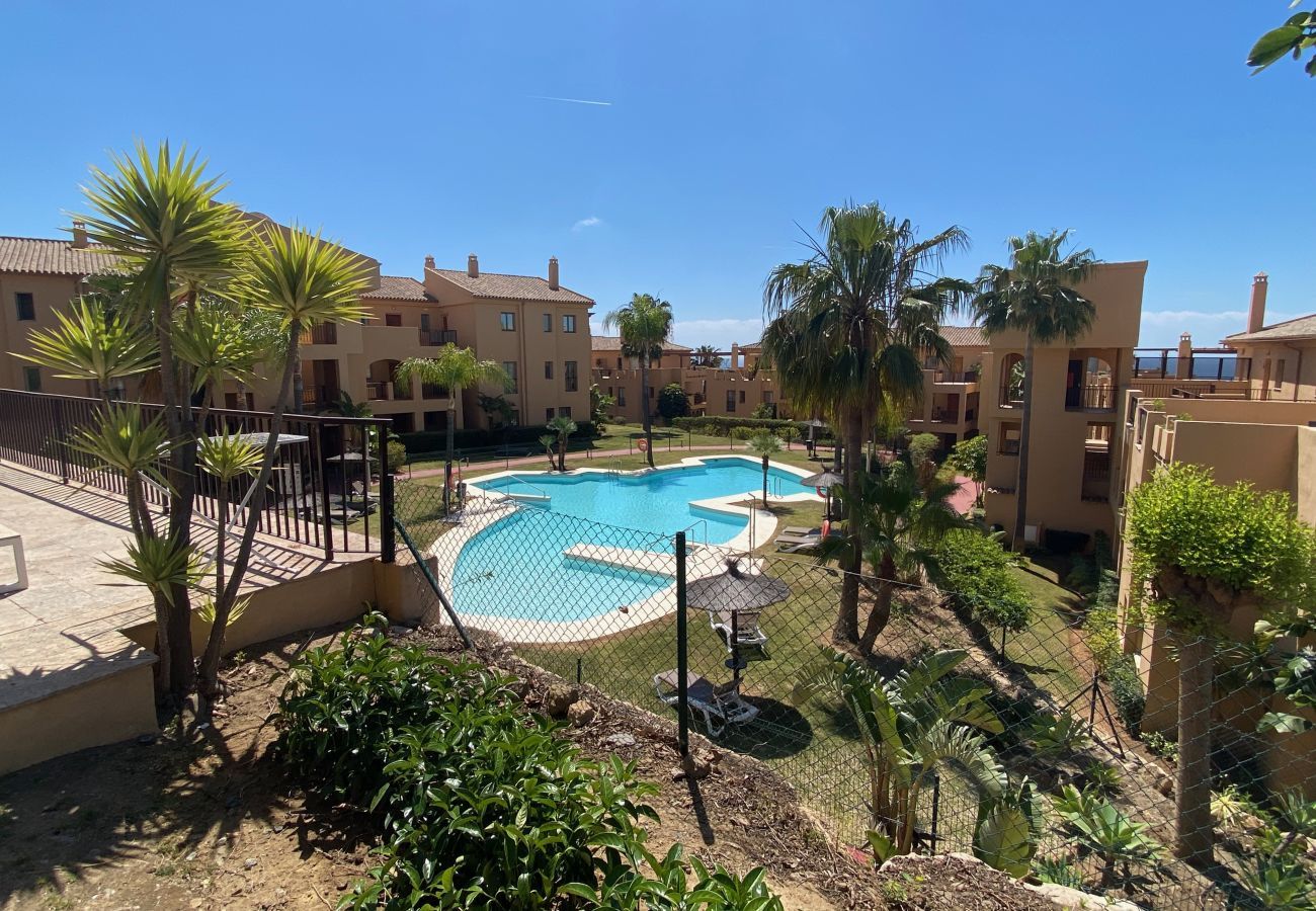Apartment in Benahavís - Bright 3-Bedroom with Sunset Views