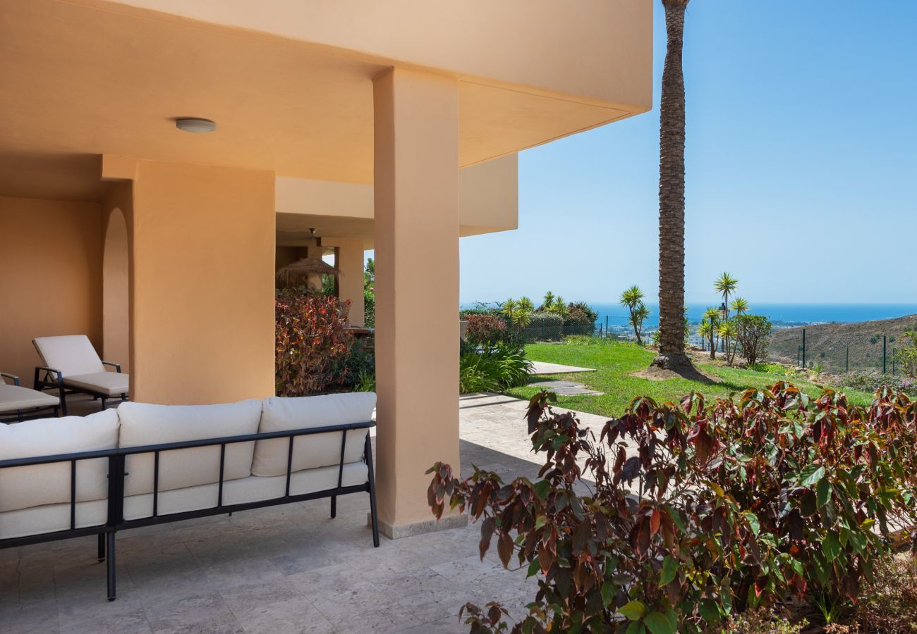 Apartment in Benahavís - Serene 3-Bedroom with Sea and Sunset Views