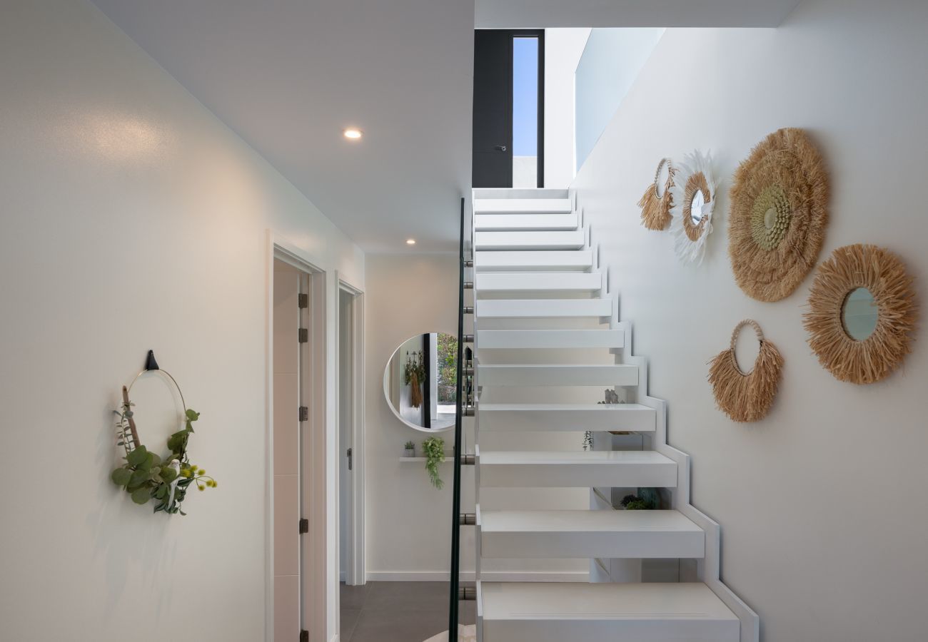 Villa in Marbella - 4-Bedroom Modern Villa with Sea View