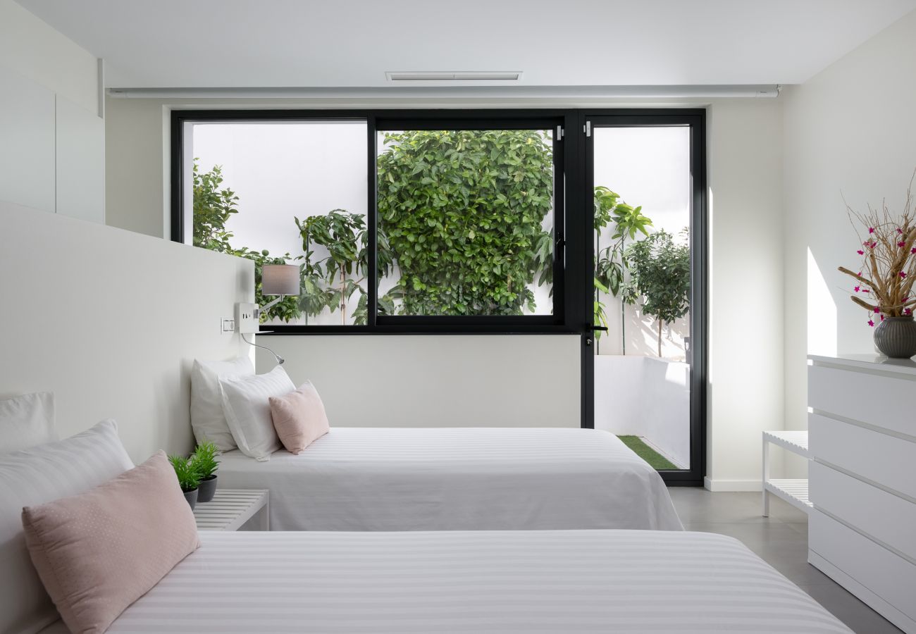 Villa in Marbella - 4-Bedroom Modern Villa with Sea View