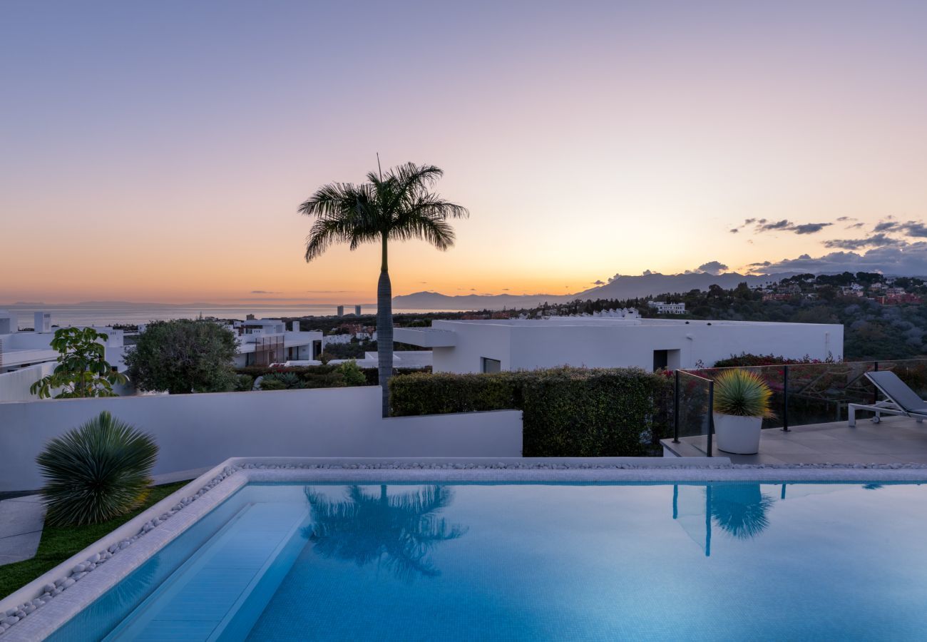 Villa in Marbella - 4-Bedroom Modern Villa with Sea View
