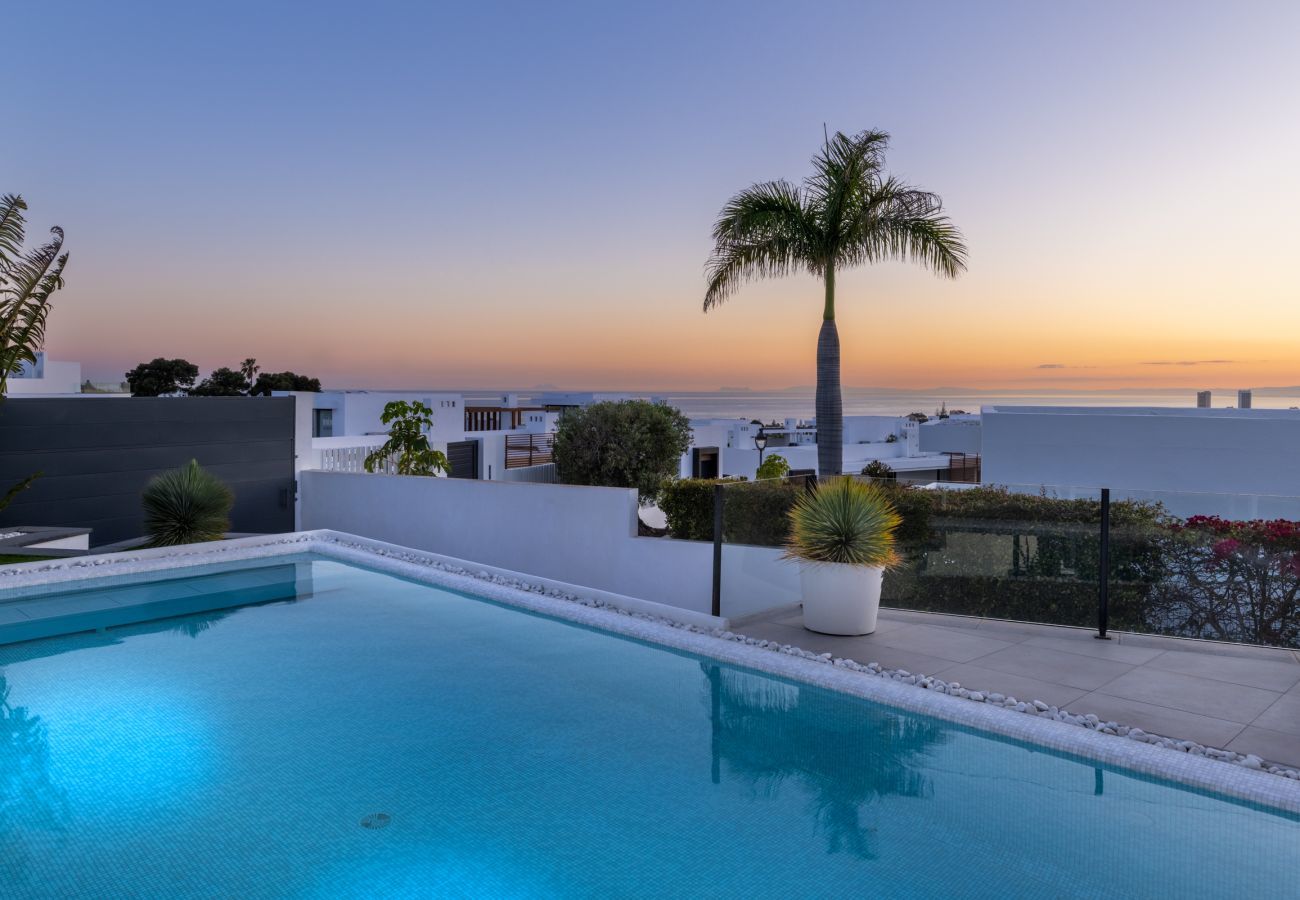 Villa in Marbella - 4-Bedroom Modern Villa with Sea View