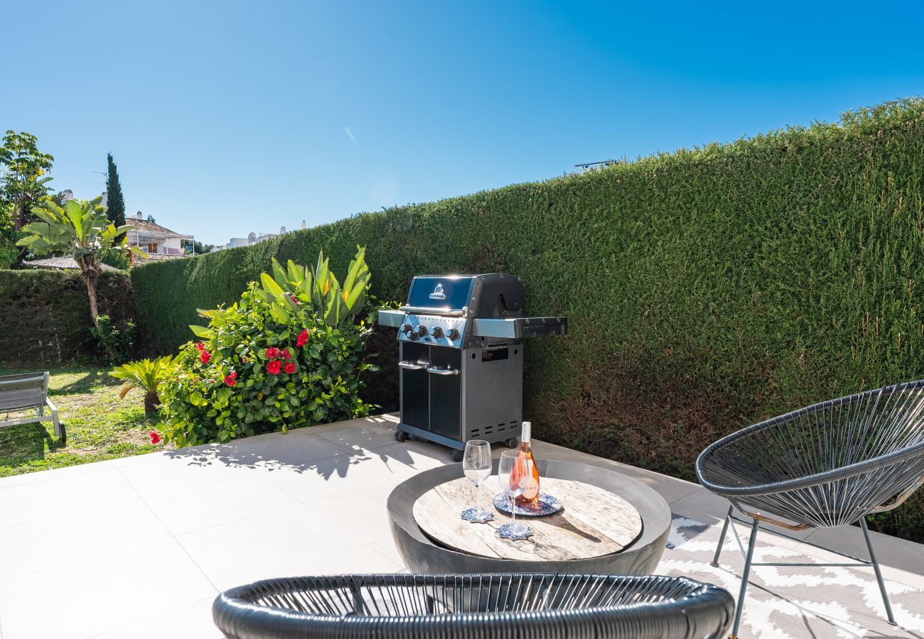 Apartment in Estepona - Cozy 3-Bedroom Ground Floor with Large Garden 