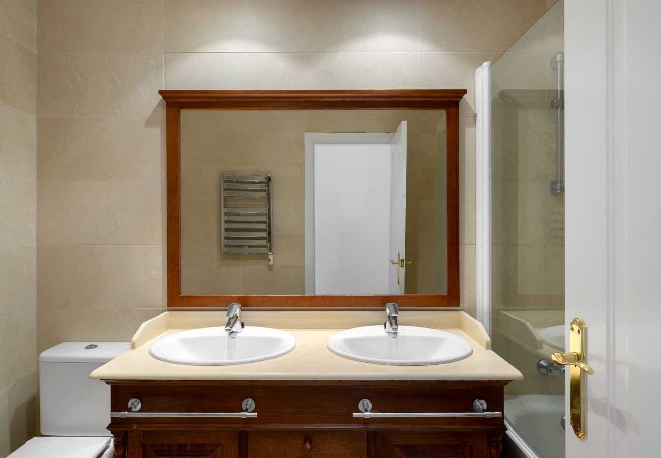 Apartment in Benahavís - 2BR Golfside Serenity in Los Arqueros 