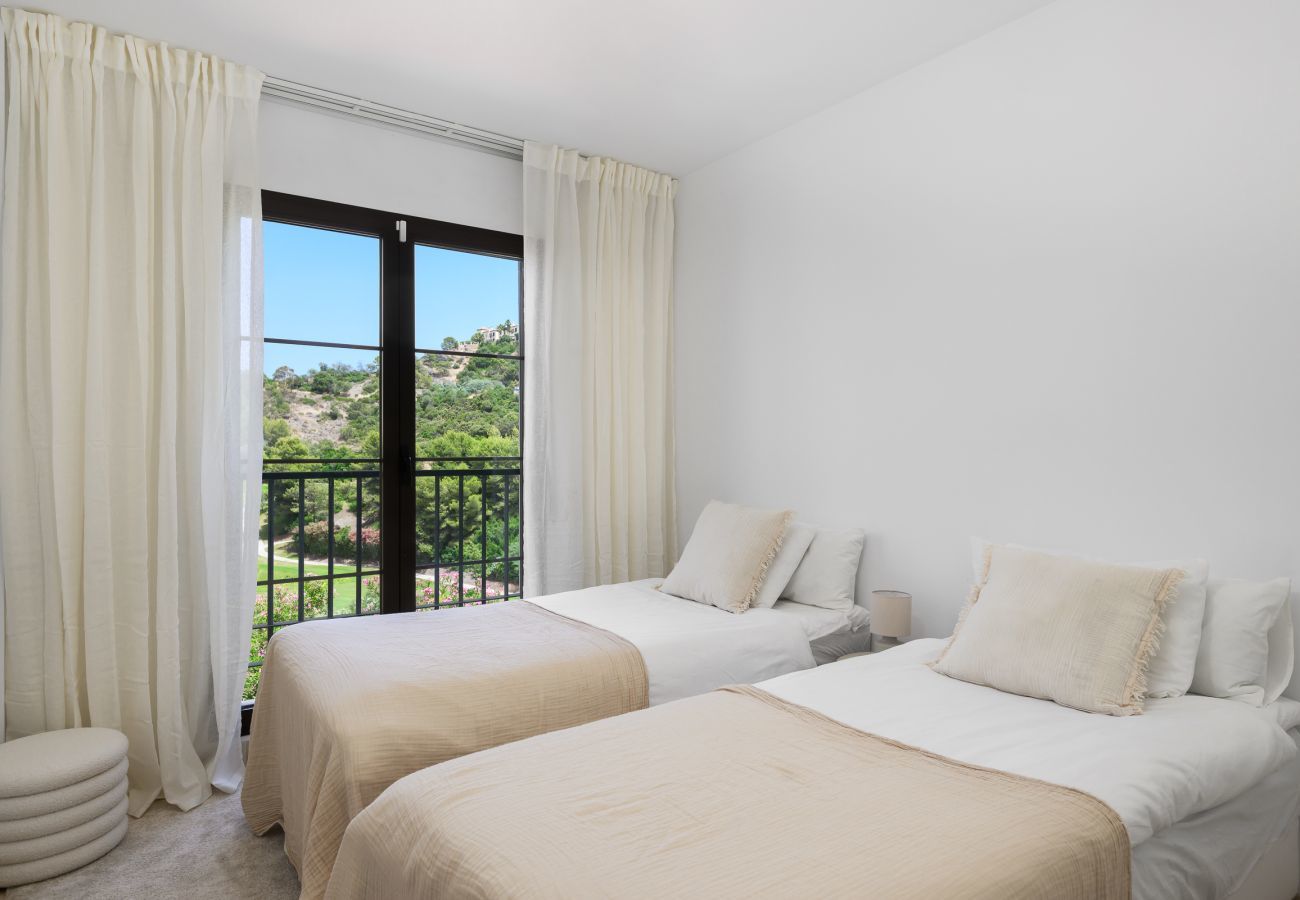 Apartment in Benahavís - 2BR Golfside Serenity in Los Arqueros 